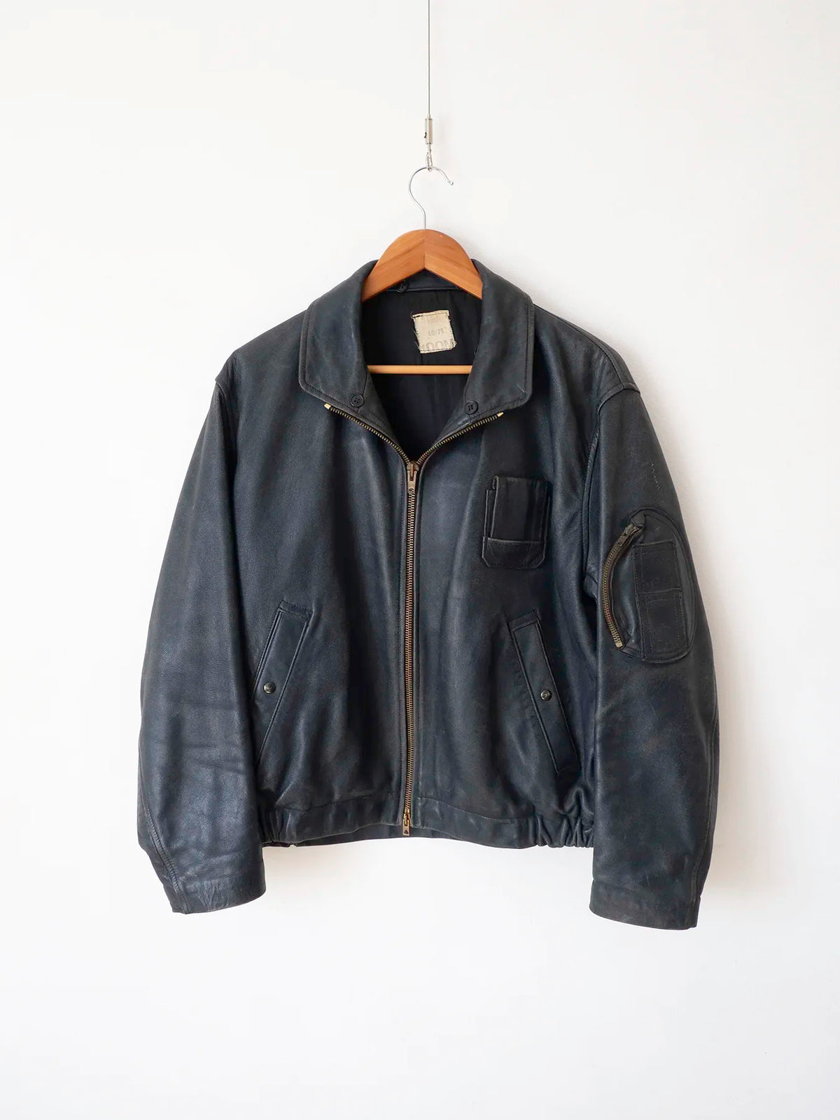 Blouson en cuir de pilote de l'armée de l'air française des années 70 - L