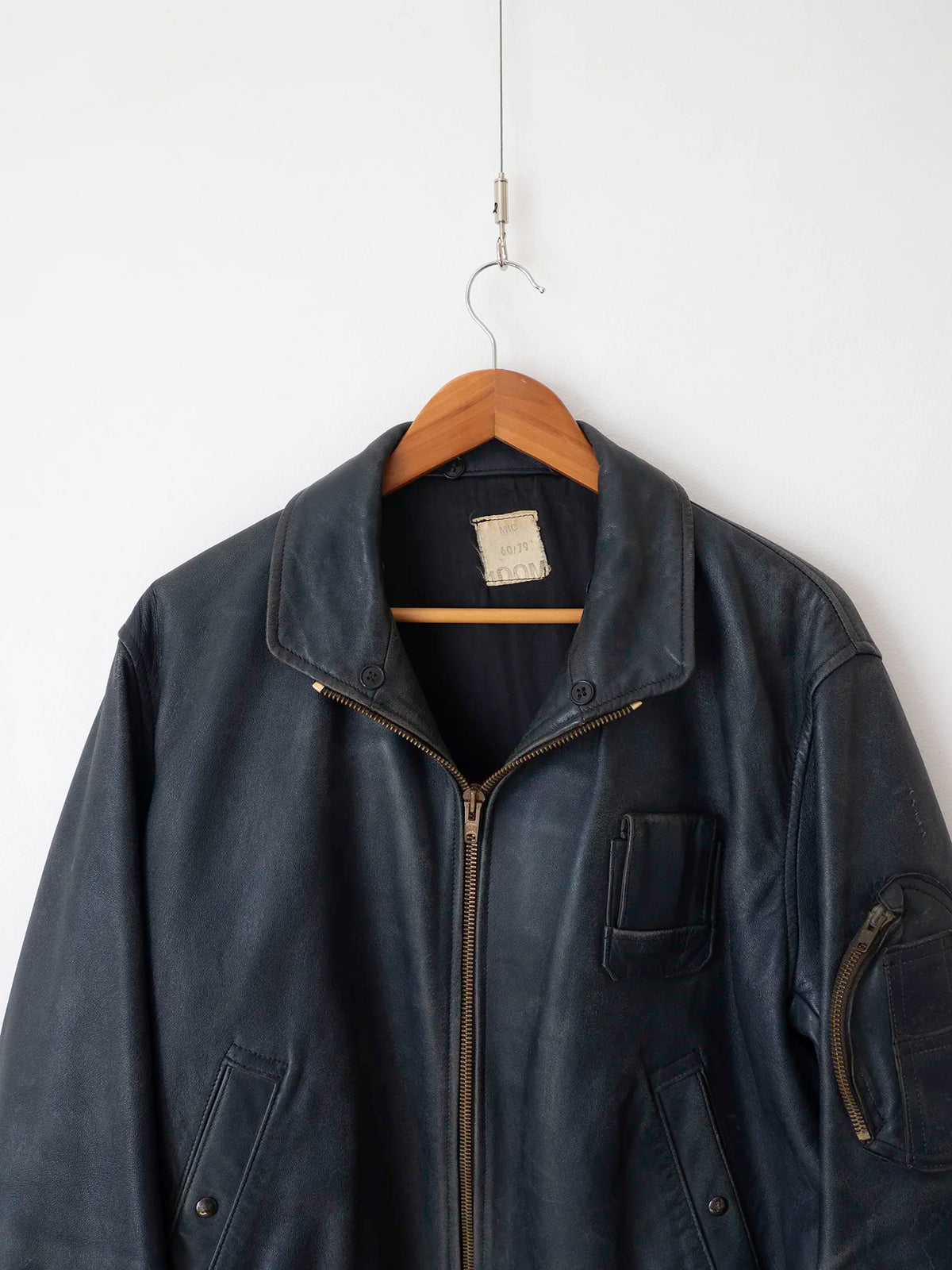 Blouson en cuir de pilote de l'armée de l'air française des années 70 - L