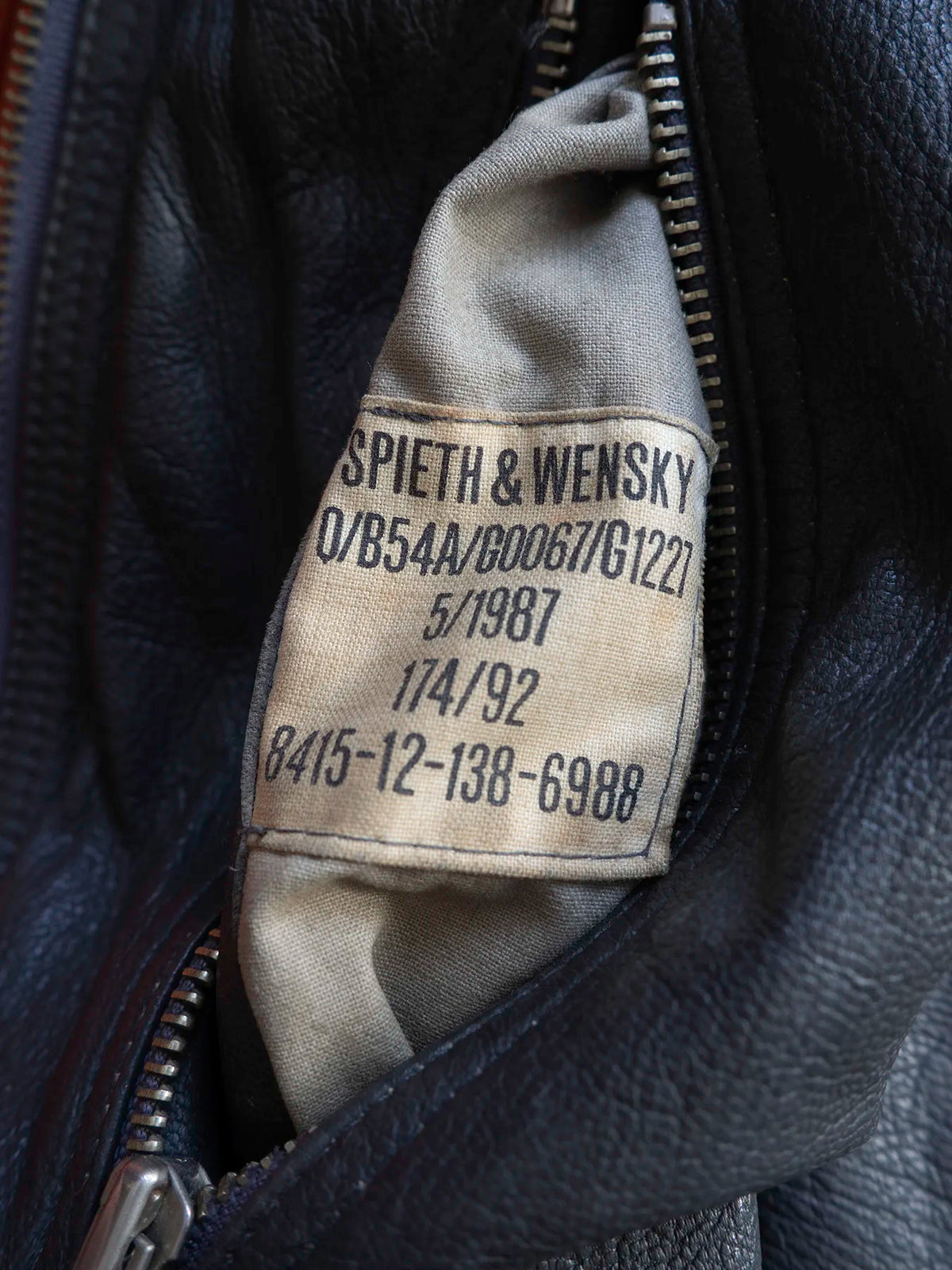 Etichetta interna originale Spieth & Wensky con taglia 174/92 e numero di catalogo NATO