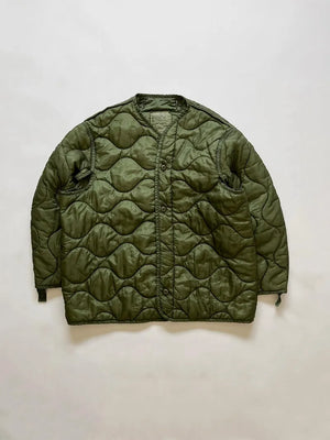 American US Army M65 Military Liner size L. The construction includes a front button closure and an open underarm design for greater breathability and comfort.
