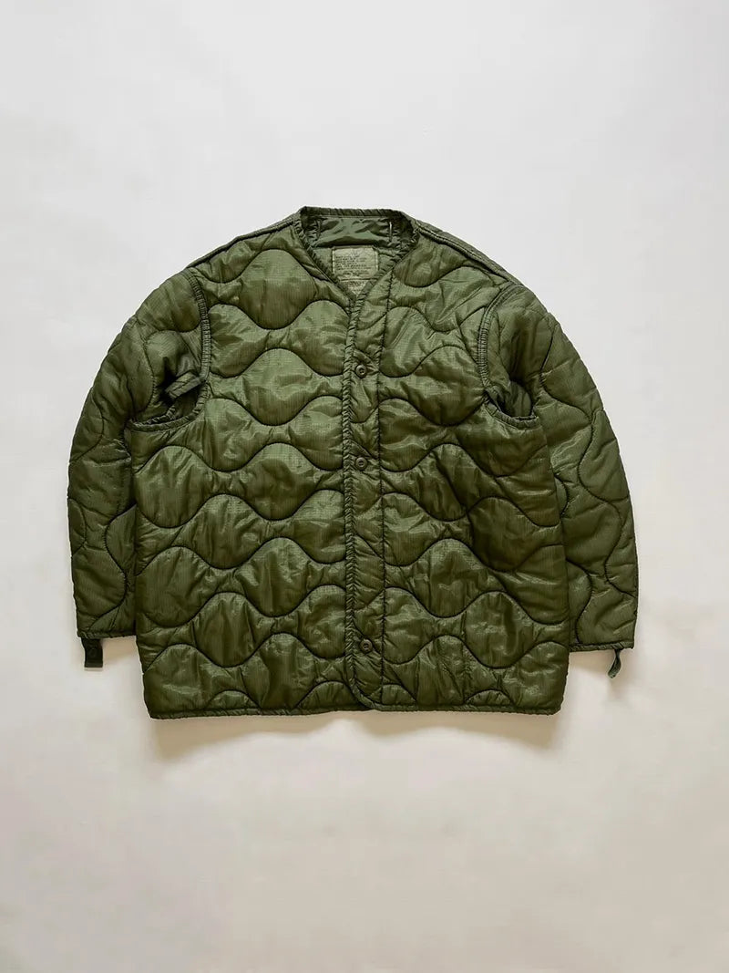 American US Army M65 Military Liner size L. The construction includes a front button closure and an open underarm design for greater breathability and comfort.
