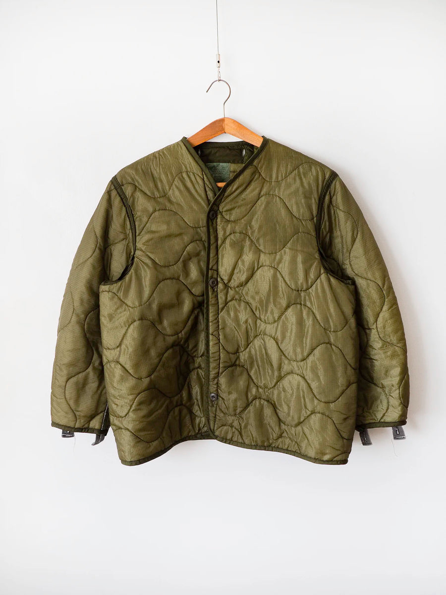 Liner M65 US Army anni 80 verde oliva, vista frontale su gruccia