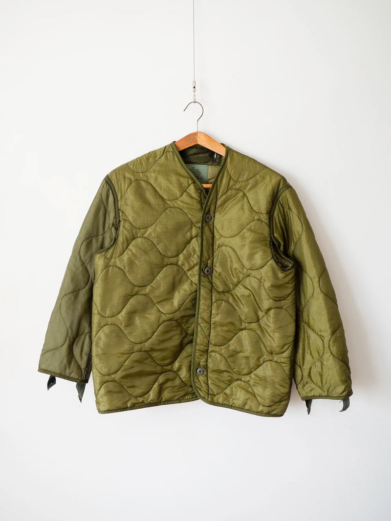 Liner M65 US Army anni 80 verde oliva, vista frontale su gruccia