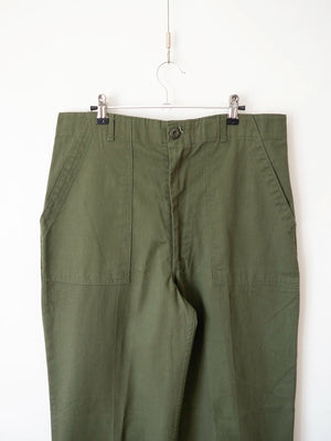 Dettaglio vita e tasche anteriori a toppa dei pantaloni OG 507 vintage