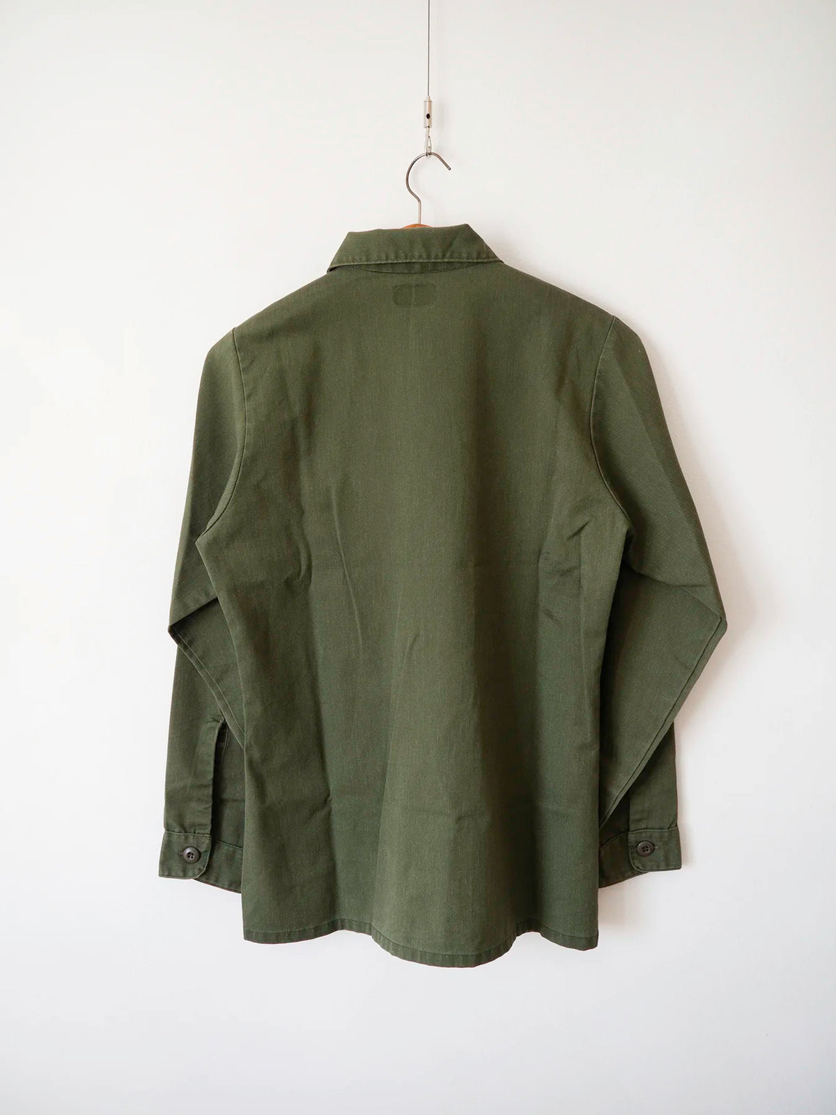 Side view of the OG-507 vintage military utility shirt, size M.