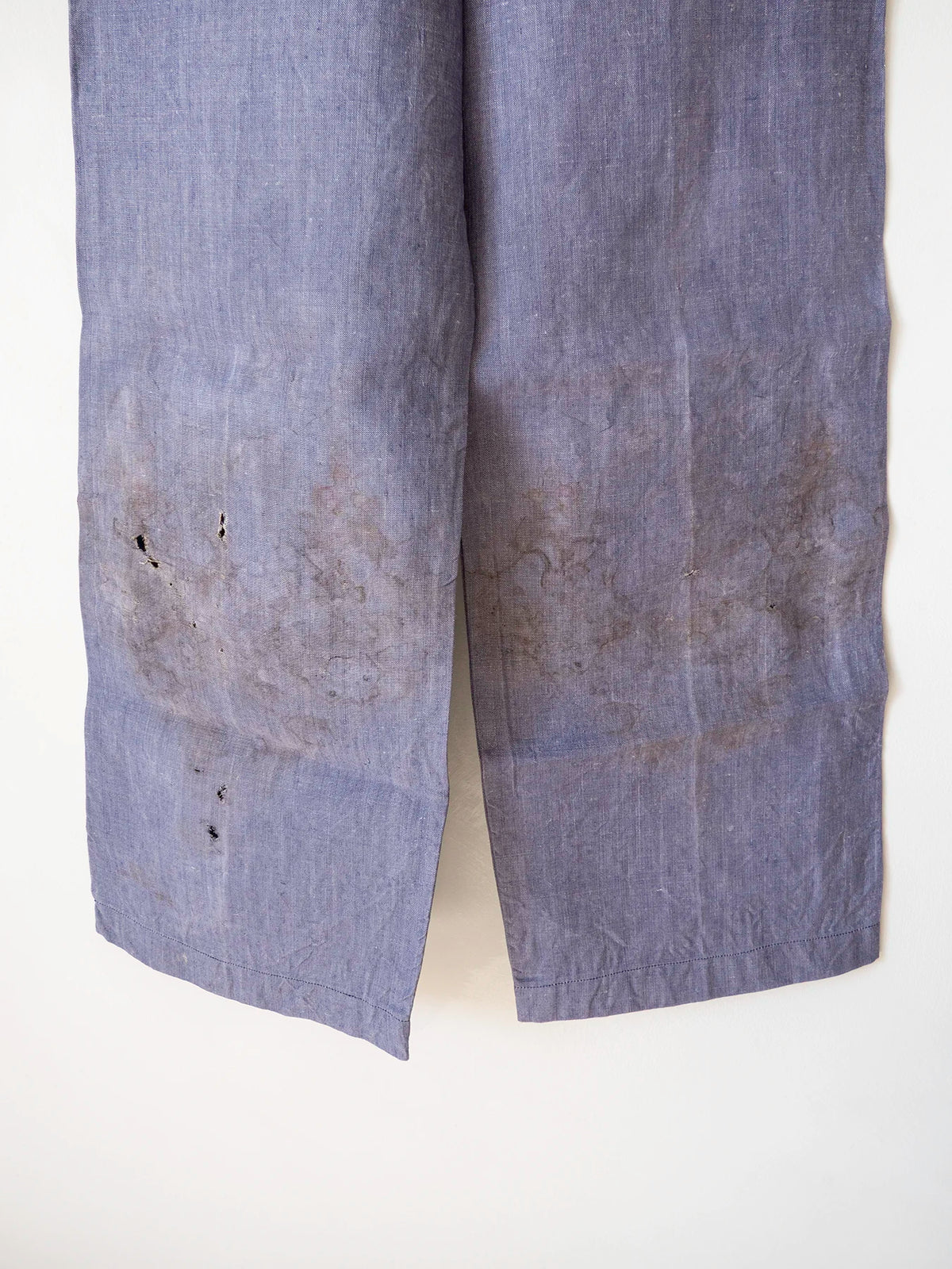 Dettaglio delle imperfezioni sulla gamba, pantaloni Marina Francese in ramie anni '50