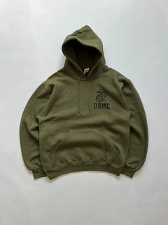 Hoodie used by the US Marine Corps - USMC. Army green. Cotton and polyester. Deadstock condition. Originally designed as a training garment.