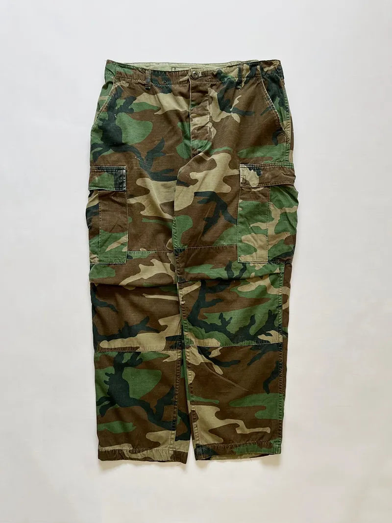 Vintage US Army Woodland Ripstop Cargo Pants.Woodland camouflage cargo pants were introduced by the US Army in the early 80s and were used for over two decades.